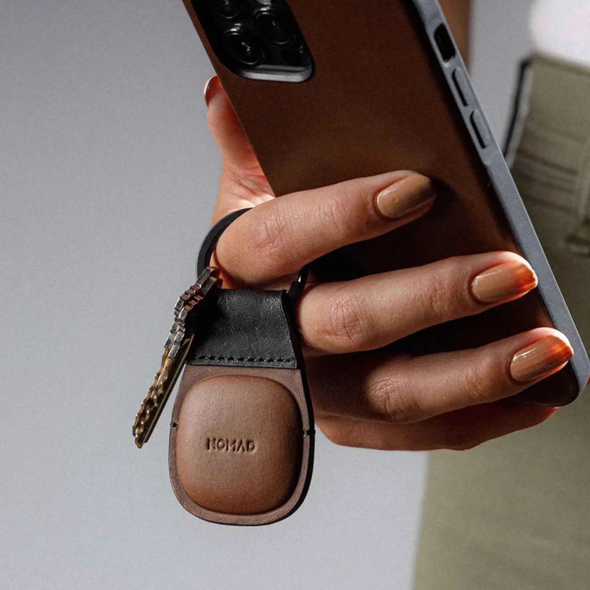 Nomad AirTag Keychain Horween Leather