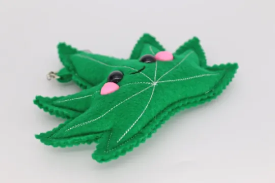 Weed leaf plushie keychain